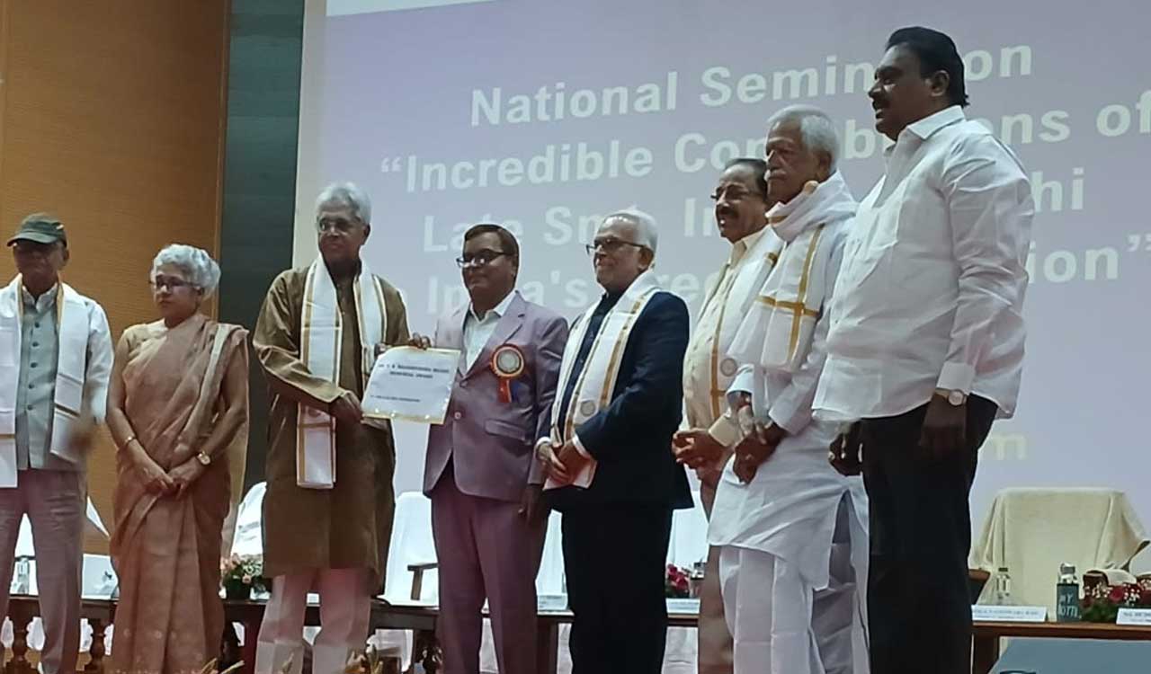 Dr YSR & Dr KVP Foundation donates 21 lakh for new agricultural student award at PJTSAU