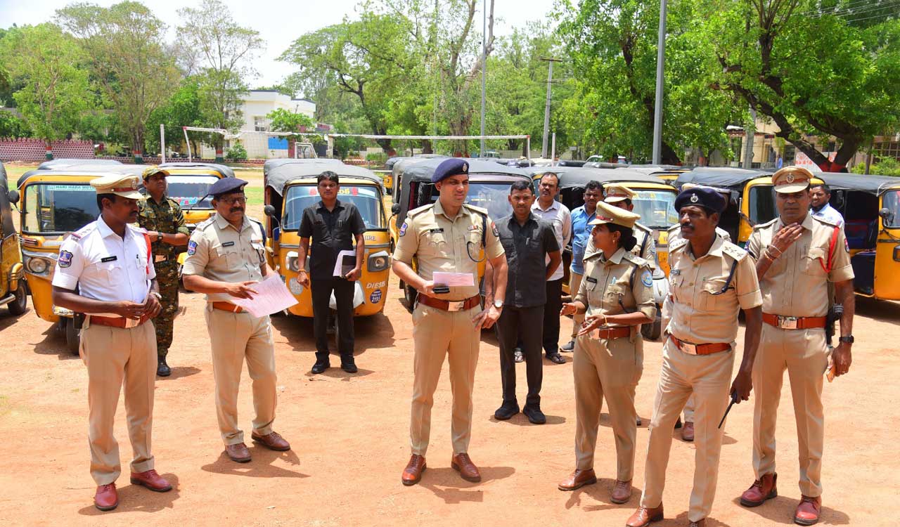 Karimnagar authorities seize 17 school buses and 50 autos in safety drive