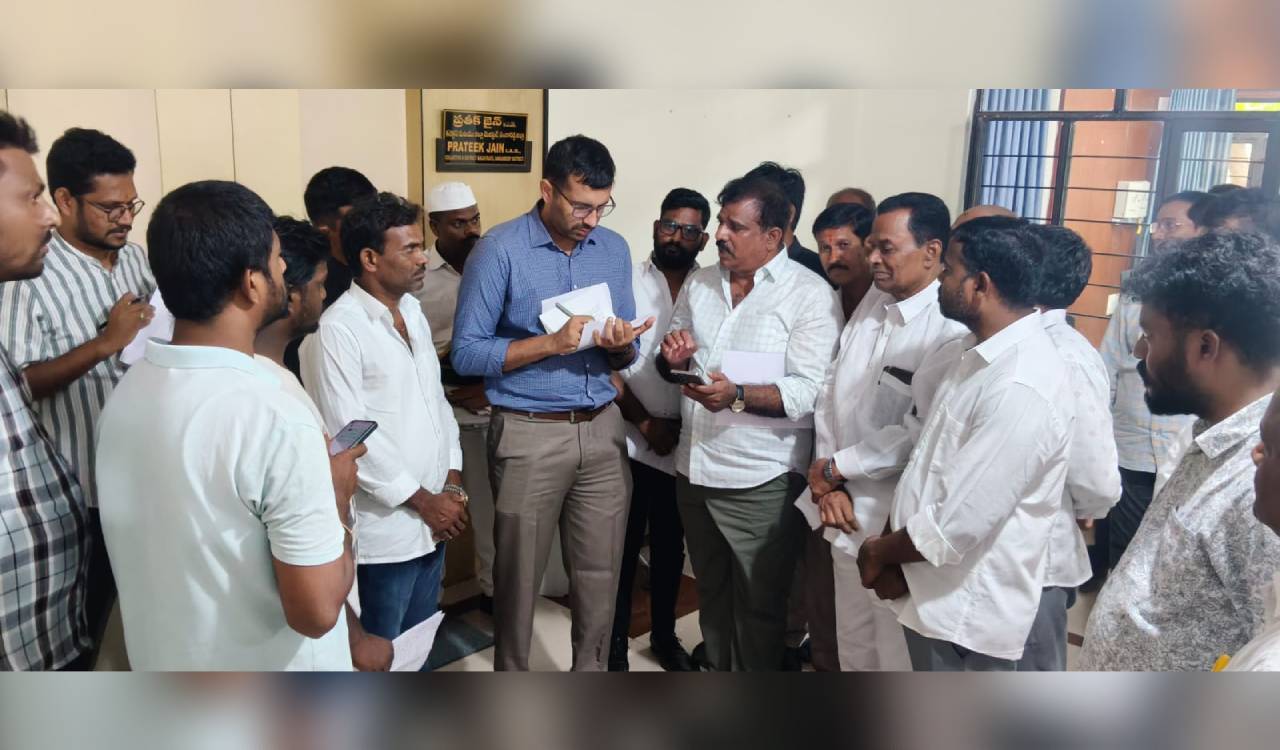 Minister Damodara Rajanarsimha’s kin enroach Singur FTL land: Kranthi Kiran