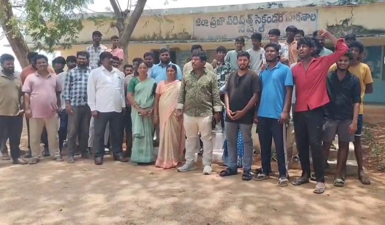 Parents protest against teacher at Jangaon school, seek action