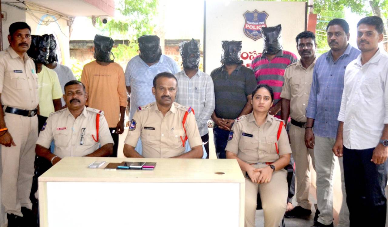 Khammam police bust Andhra gang circulating fake currency; seven held