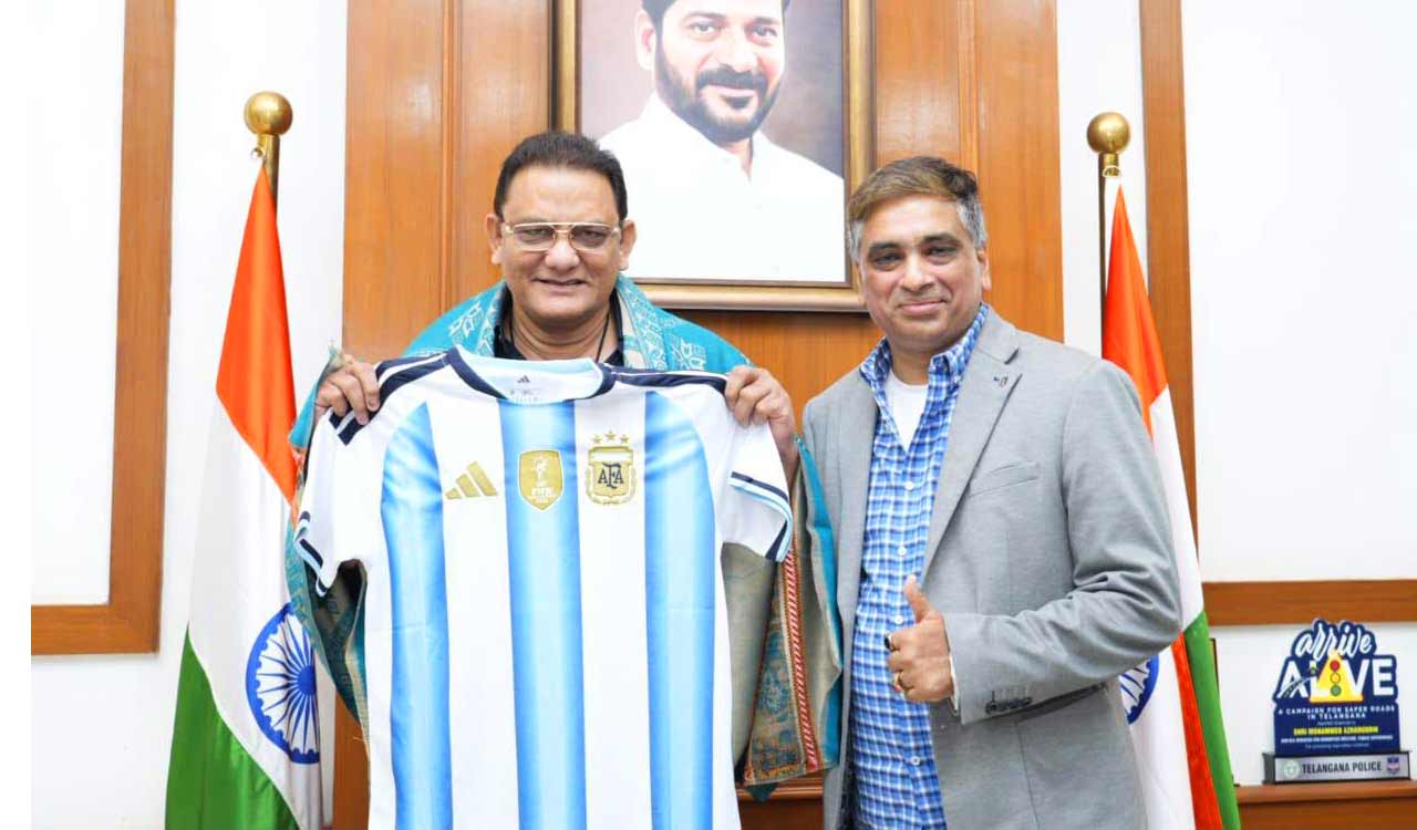 Argentina fan Sandilya presents jersey to Azharuddin, discusses Hyderabad sports infrastructure vision