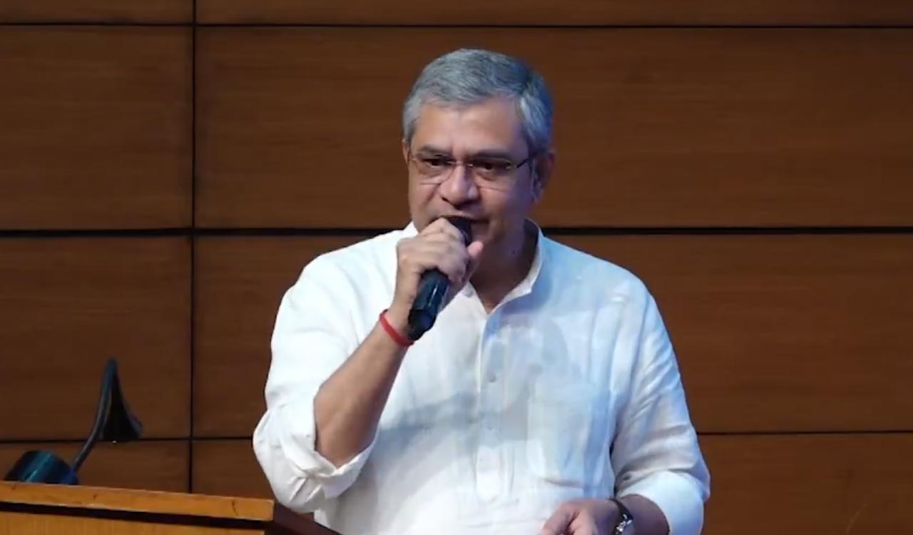 Ashwini Vaishnaw urges IT industry to tap semiconductor opportunity