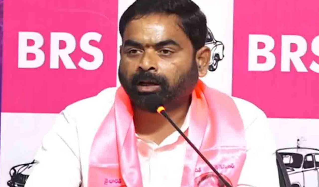 BRS MLC Shambhipur Raju injured in convoy accident in Yadadri Bhuvanagiri