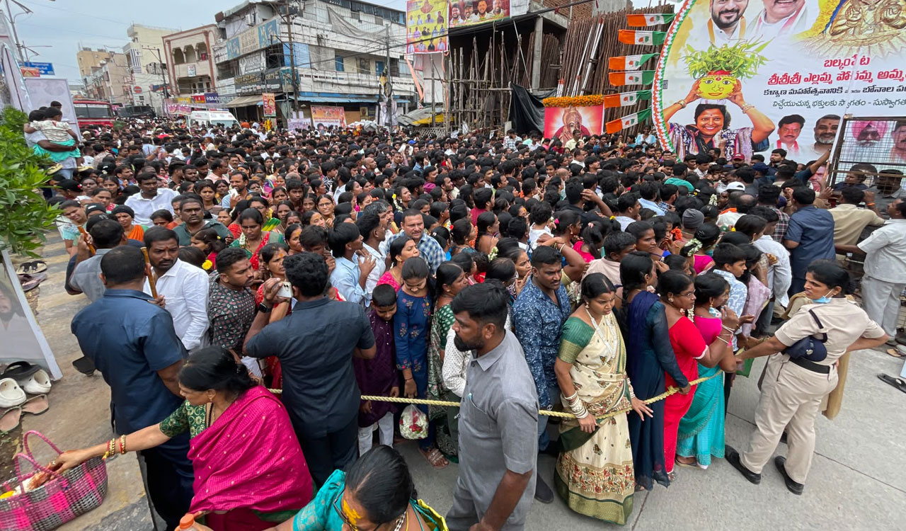 Balkampet Yellamma Kalyanotsavam begins amid heavy rush, devotees face long delays