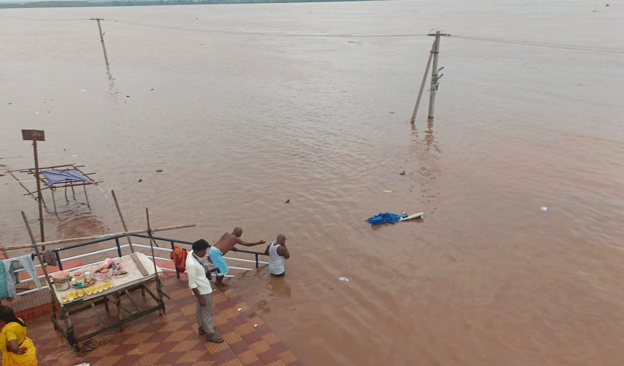 Heavy rains swell Telangana reservoirs, trigger flood alerts
