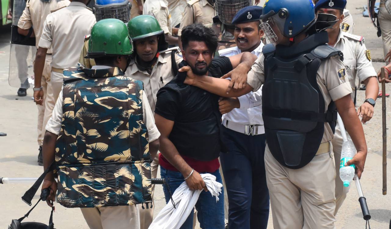 Bihar Police report 694 detained in student protests; 91 policemen injured