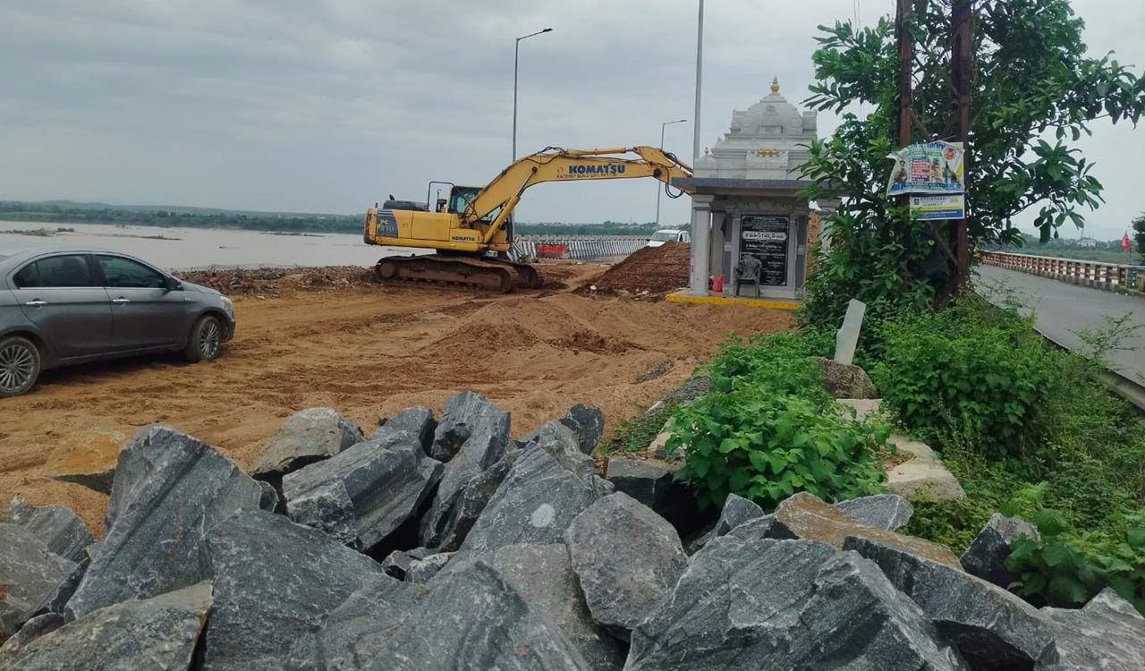 Bhadrachalam Godavari bridge remains shut as repair works drag on