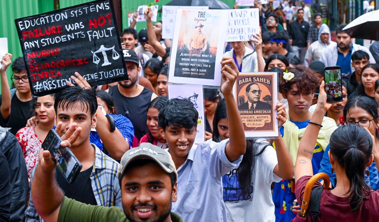 Inspired by Bhagat Singh, runaway teens join NEET paper leak protests at Delhi’s Jantar Mantar