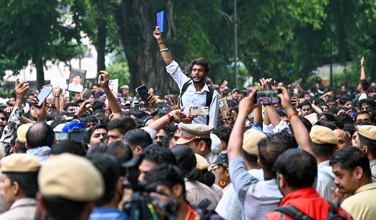 Thousands gather at Jantar Mantar despite heavy security as CJP takes out ‘Sansad Chalo’ march