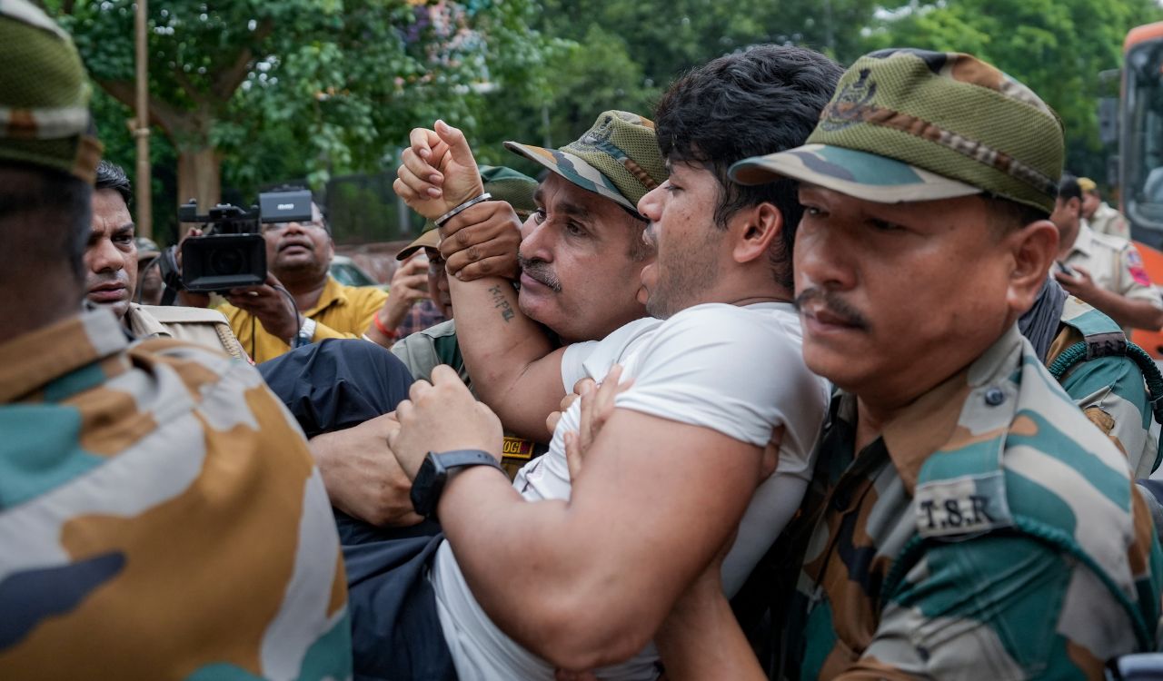 Kejriwal and Mann urge Centre to listen to youth protesting exam paper leaks, slam police lathi charge