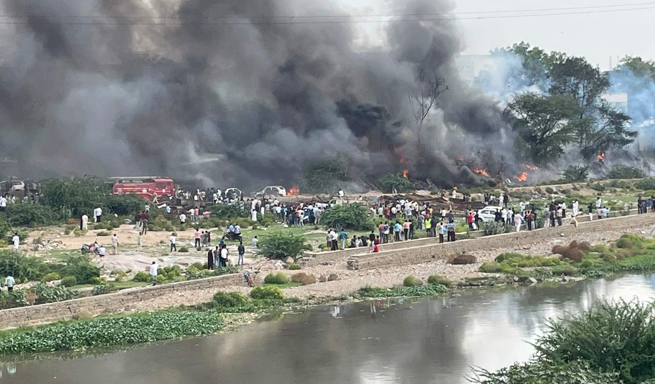 Hyderabad: Major fire breaks out near Musi River in Chaderghat