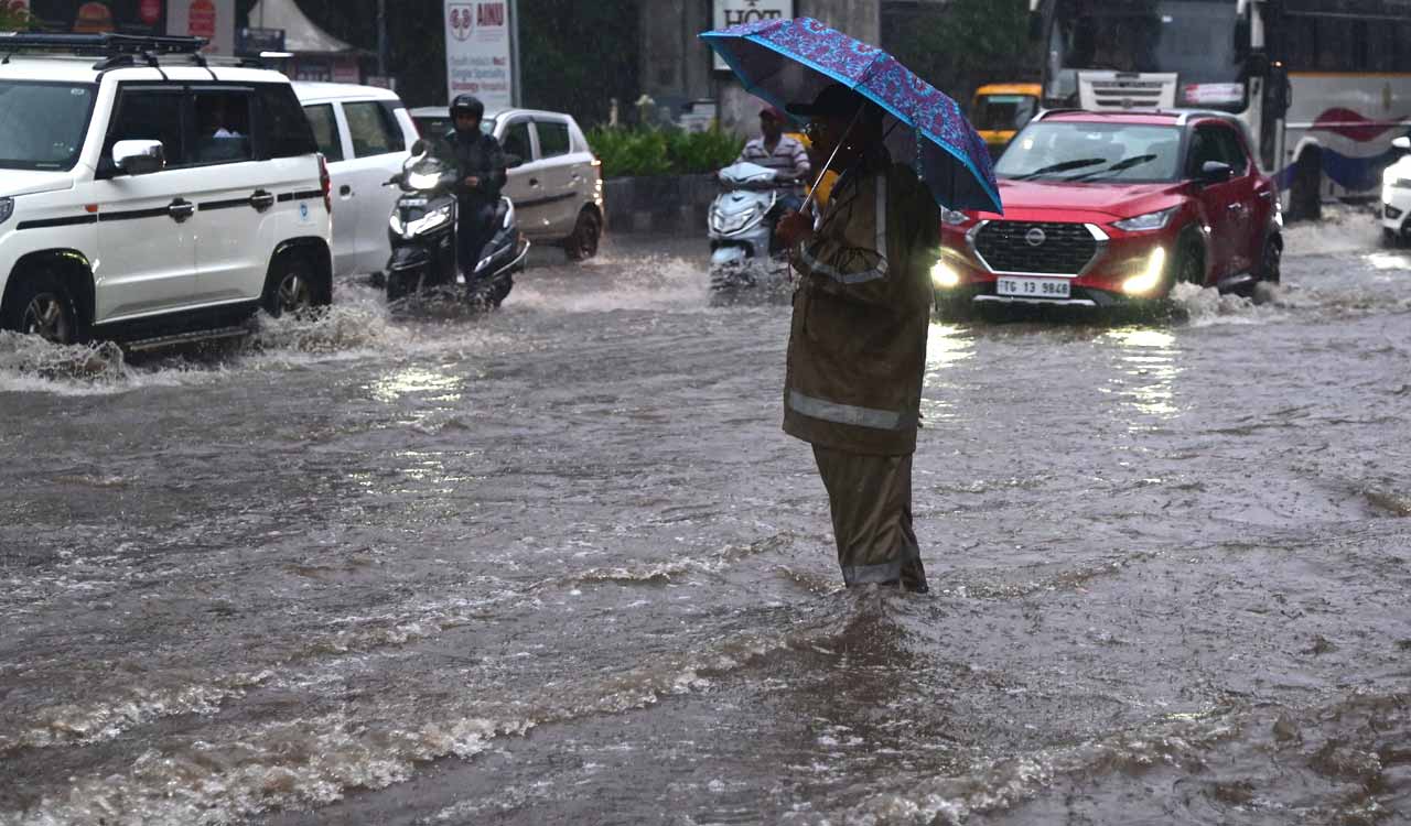 Cyberabad Traffic Police advise staggered early office departures amid heavy rain forecast