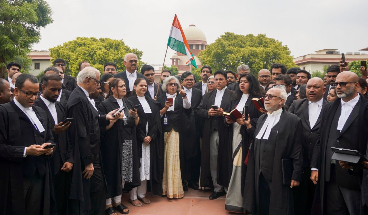 Delhi lawyers protest at Tis Hazari court against police action on student protesters