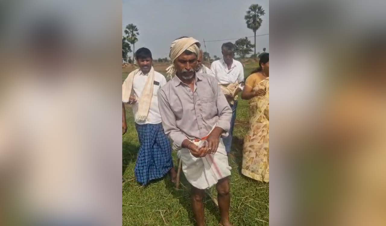 Watch: Farmers in Suryapet symbolically sprinkle blood in fields after CM’s remarks