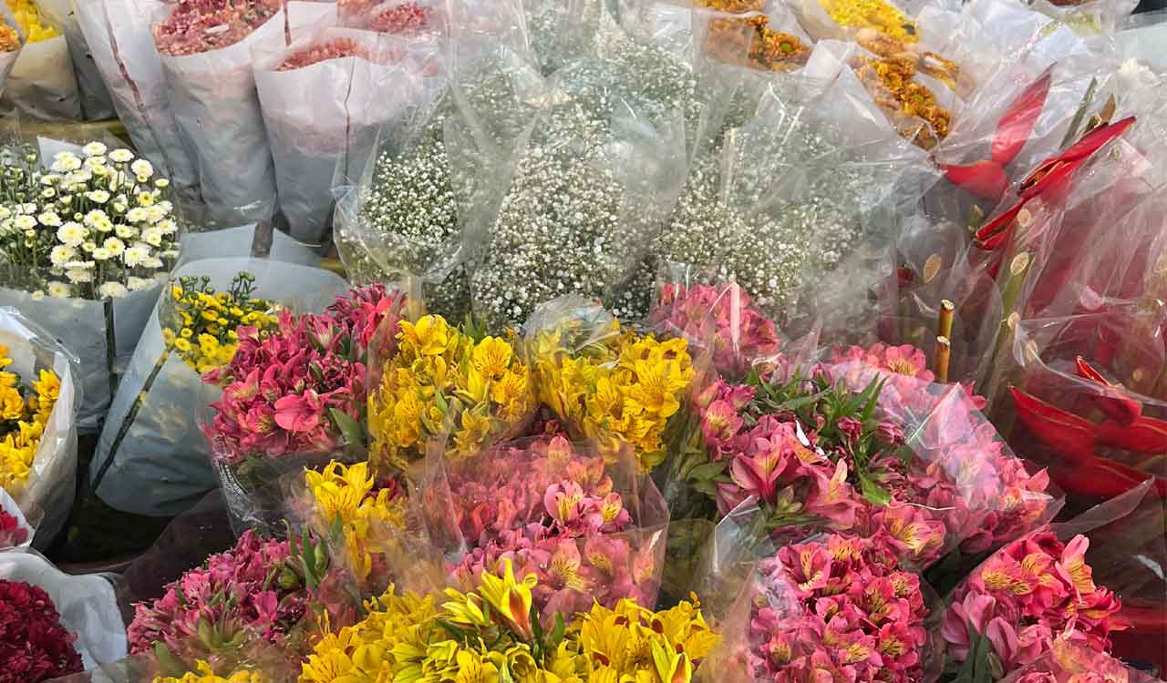 Flower prices surge in Hyderabad as supply shortage drives up bouquet costs