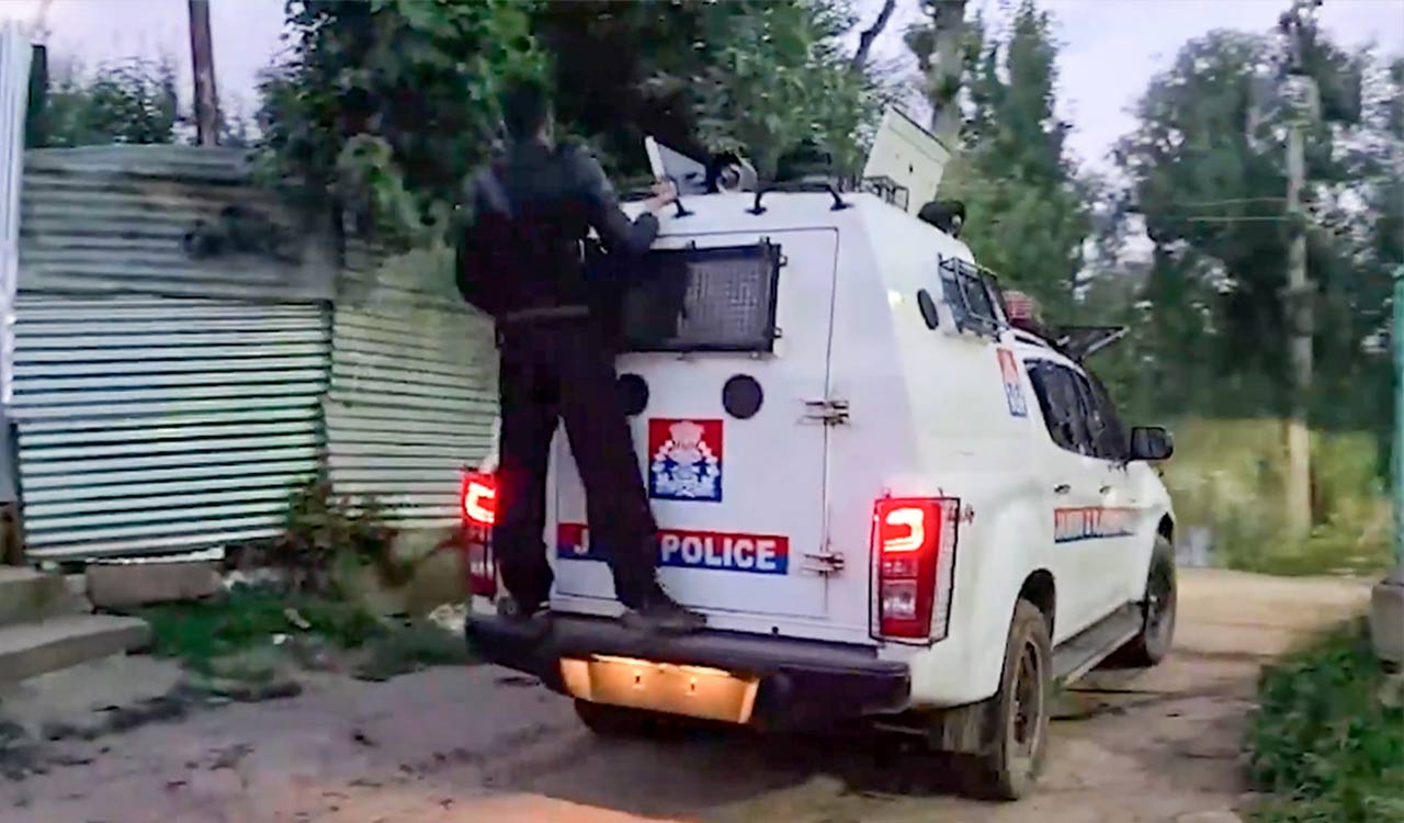 Search for two LeT terrorists enters second day in J&K’s Shopian