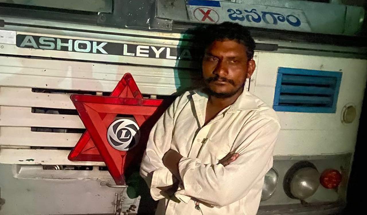 Intoxicated man steals RTC bus from Jangaon, held at toll plaza