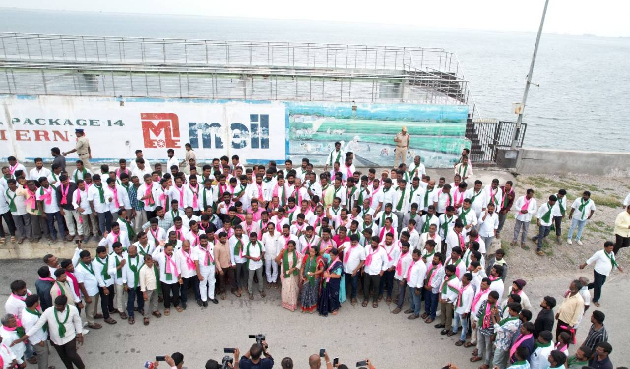 BRS stages maha dharna at Kondapochamma Sagar, demands lifting of water from Kannepalli