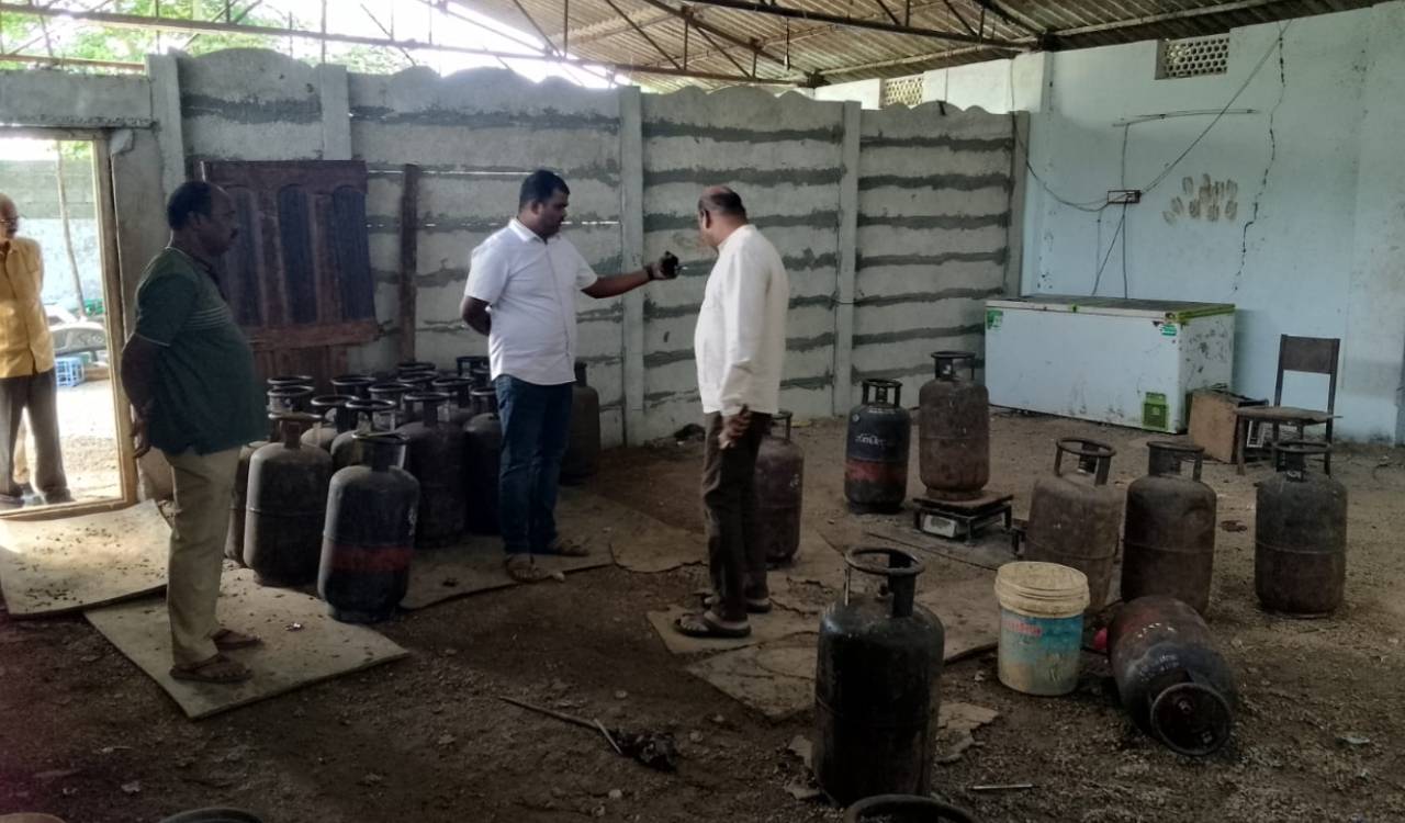 Medak: Five migrant workers from Bihar injured as cylinder explodes in illegal gas filling unit