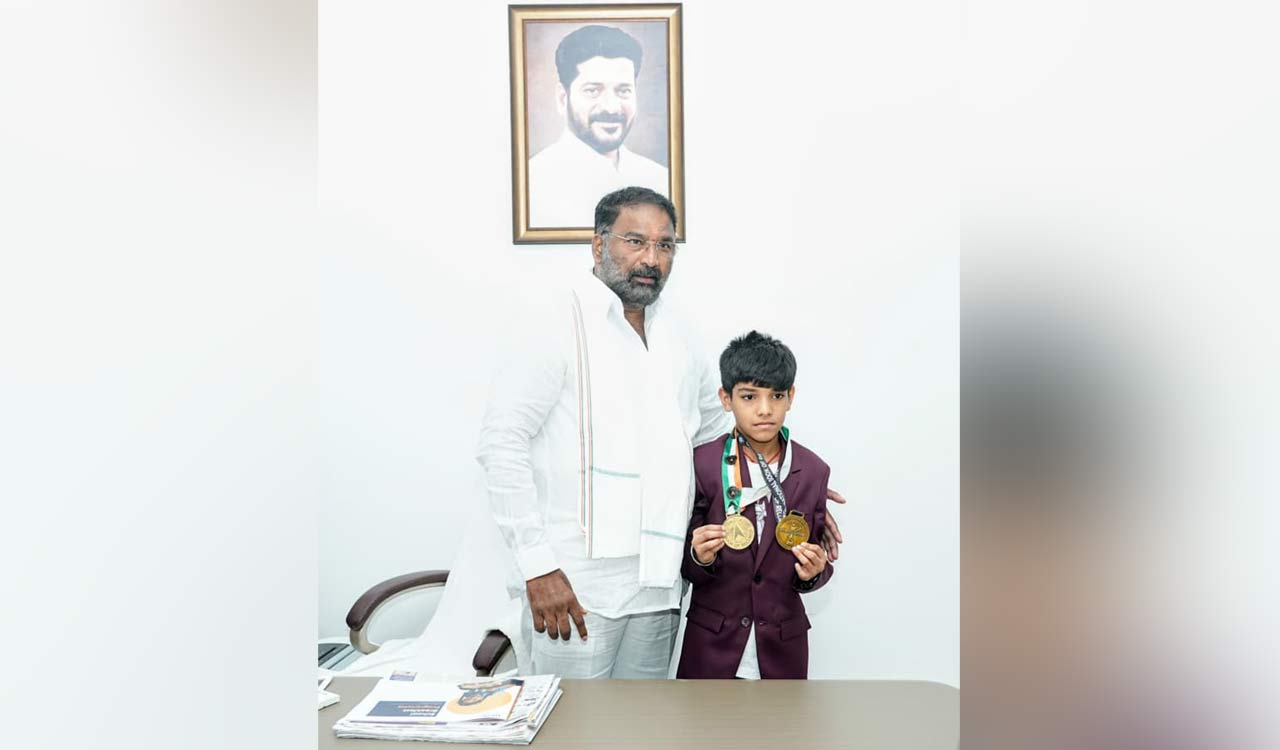 Sports Minister vows to support Siddipet mountaineer Vihan Ram