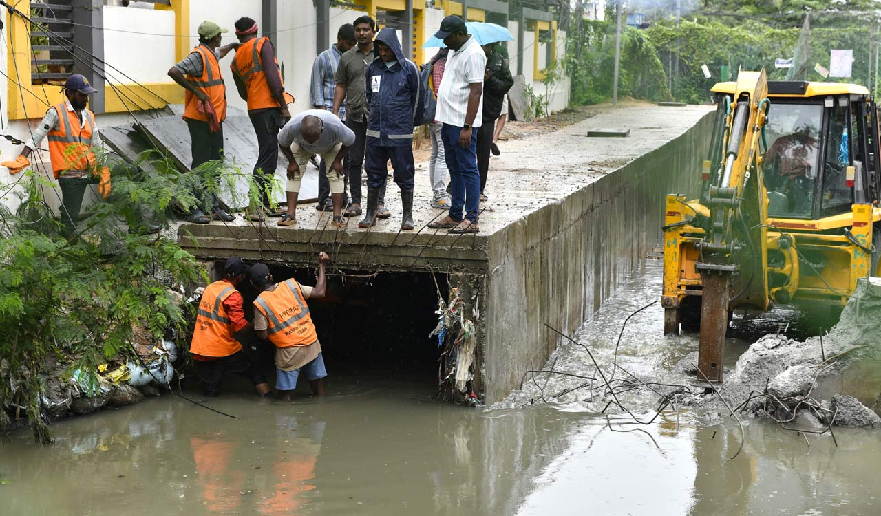 Search continues for man who fell into stormwater drain in Hyderabad