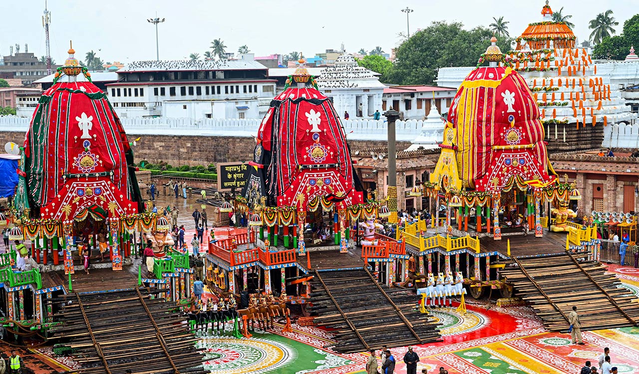 World-famous Puri Rath Yatra gets underway with grand ‘Pahandi Bije’ ritual