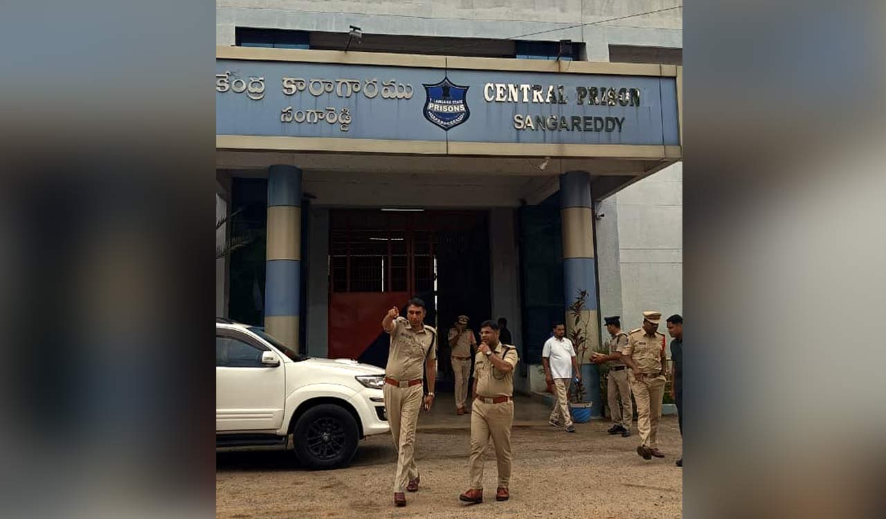 Sangareddy SP reviews security arrangements at Central Jail