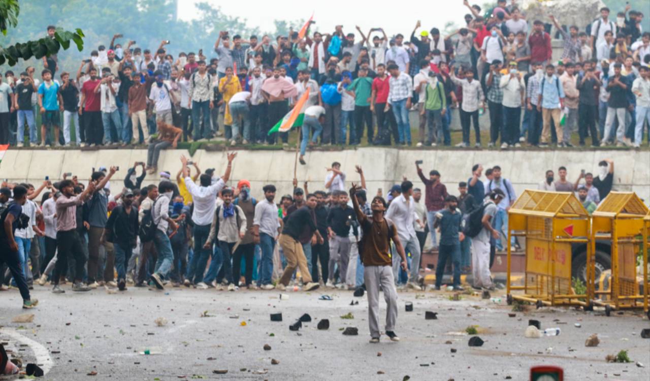 Delhi Police file five FIRs after violent CJP clashes