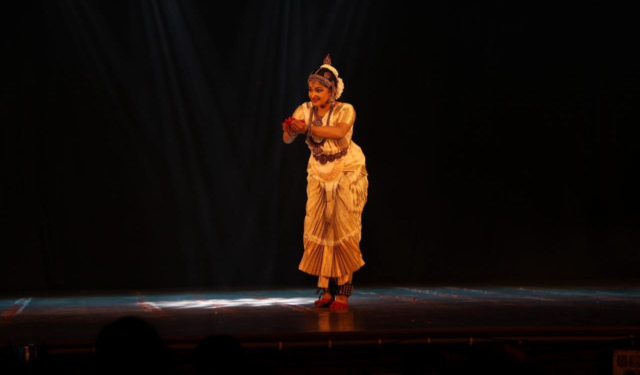 10-year-old Bharatanatyam dancer Ananya mesmerizes Hyderabad with ‘Navaratnam’ performance’