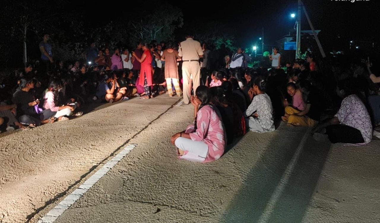 Students stage protest at MG University at midnight over lack of drinking water and daily use