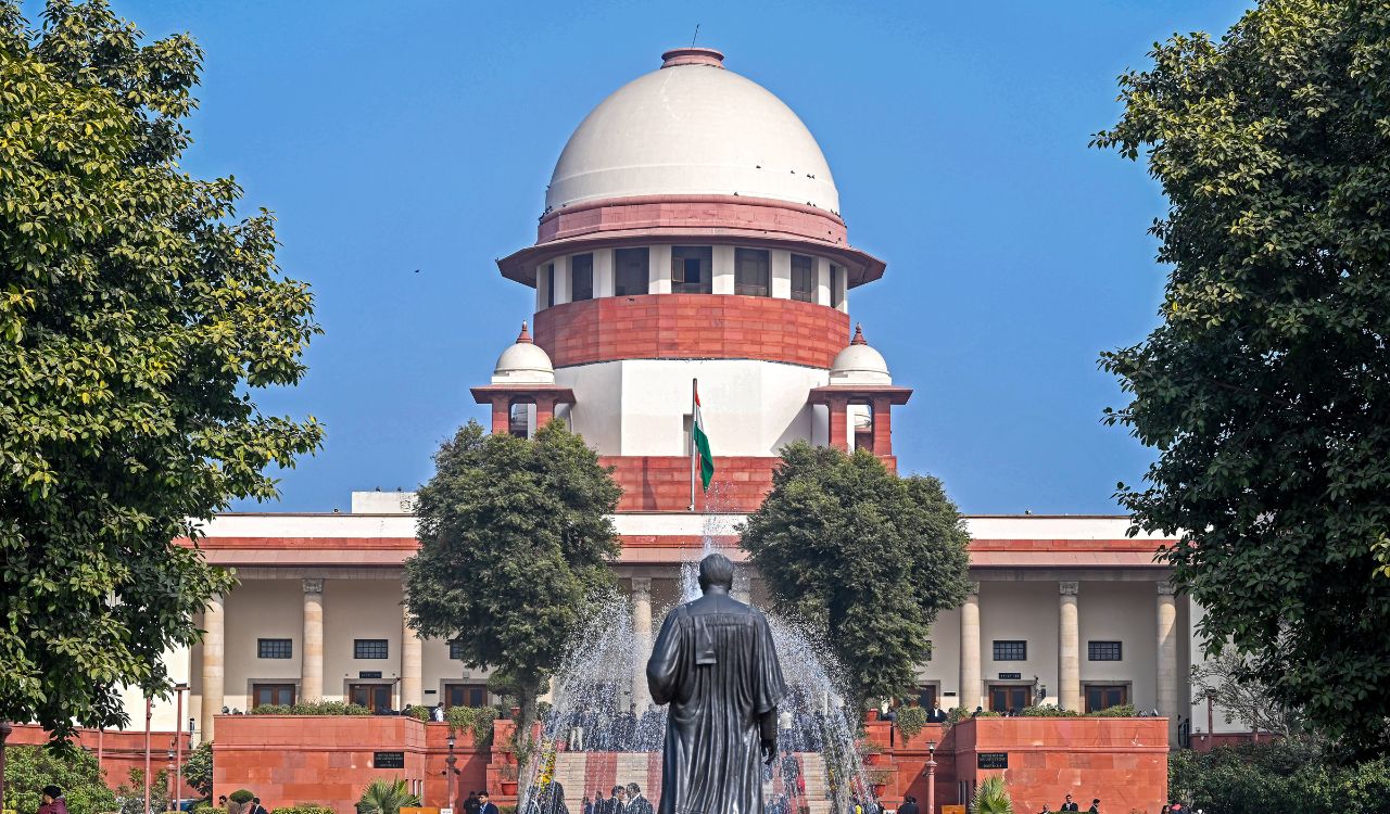 Litigant hurls abuses, throws papers at Supreme Court judges; forcibly removed from courtroom during hearing