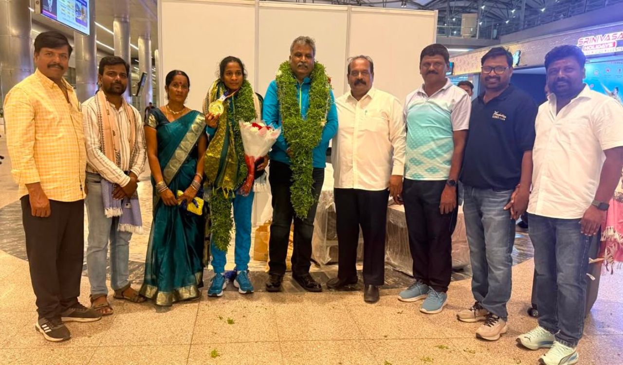 Telangana athlete N Pravallika receives grand welcome after winning Asian U-23 relay gold