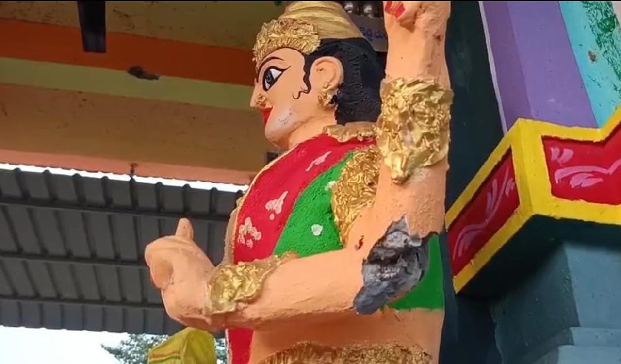 Thieves steal hundi with over Rs 1 lakh from Siddipet temple