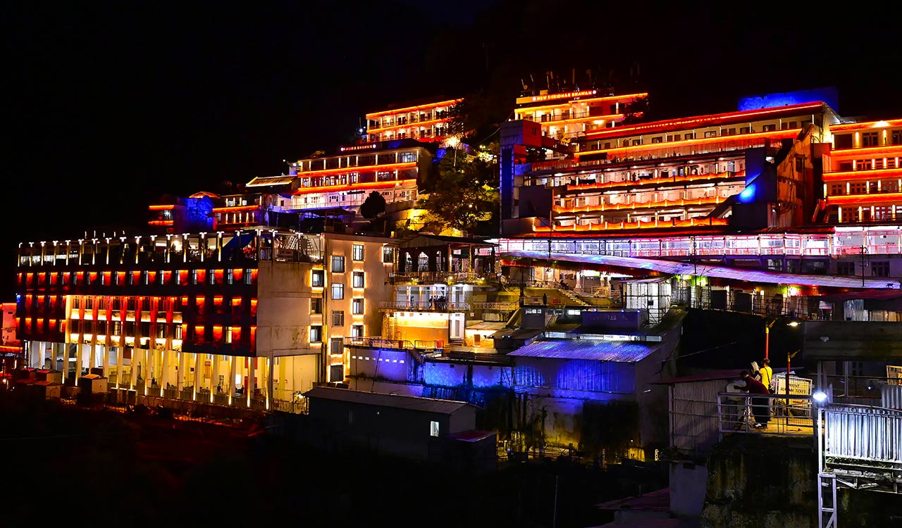Shri Mata Vaishno Devi Yatra suspended amid adverse weather