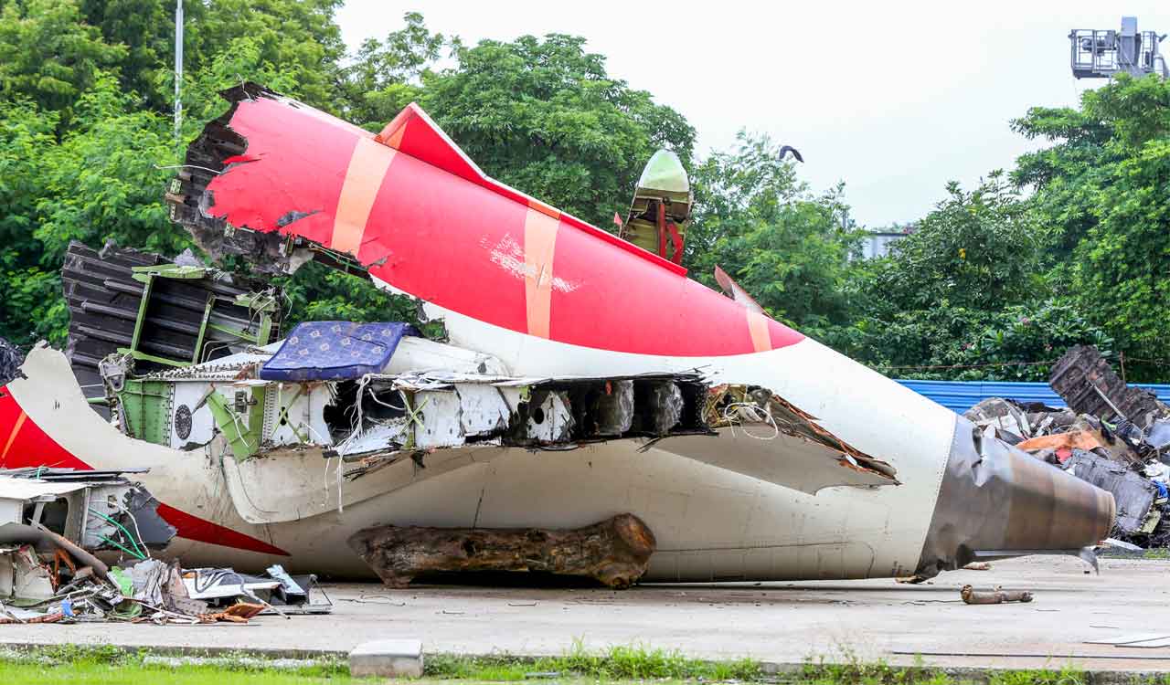 Air India crash probe finds no defect in fuel control switch