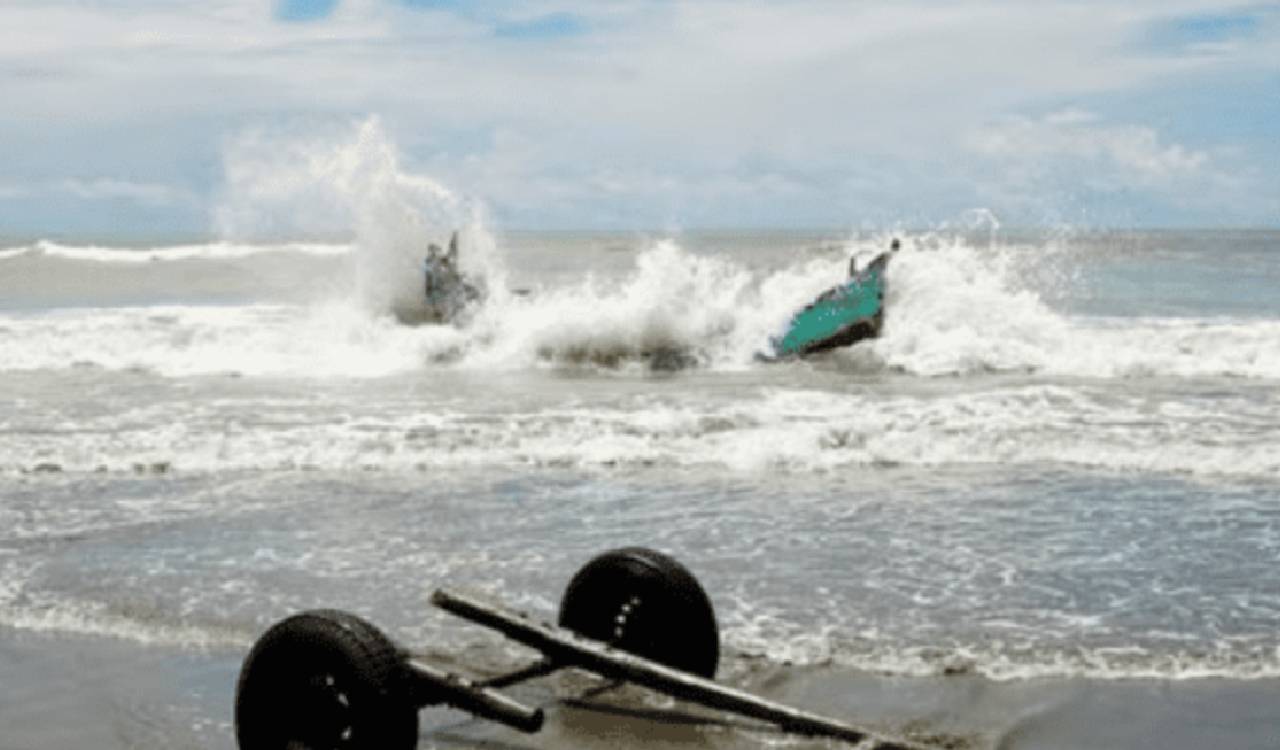 Boat carrying students sinks in Congo, 20 dead