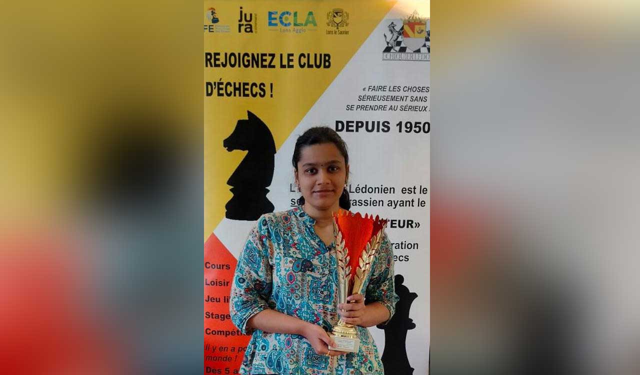 Sahithi Varshini named best woman player at Juraflore International Chess Tournament