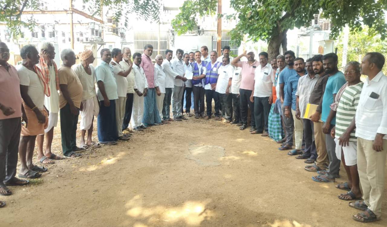 After urea shortage, inadequate power supply sparks farmer protests in Telangana