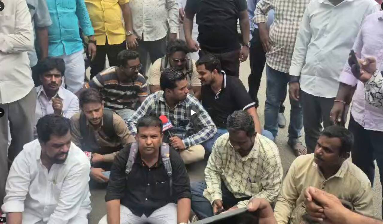 Tension at Kanchanbagh police station after scribes manhandled during BRS leaders’ detention