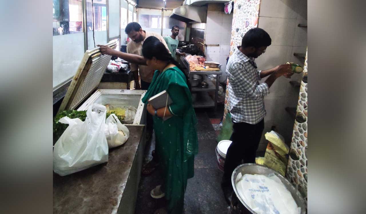 MMC imposes a penalty of Rs 25,000 against restaurant, for violations of food safety norms