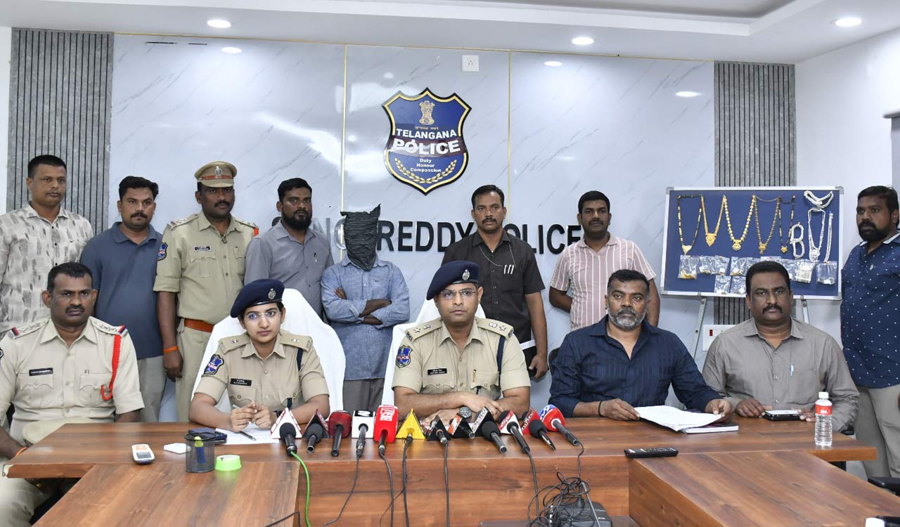 Sangareddy police arrest burglar linked to over 100 theft cases