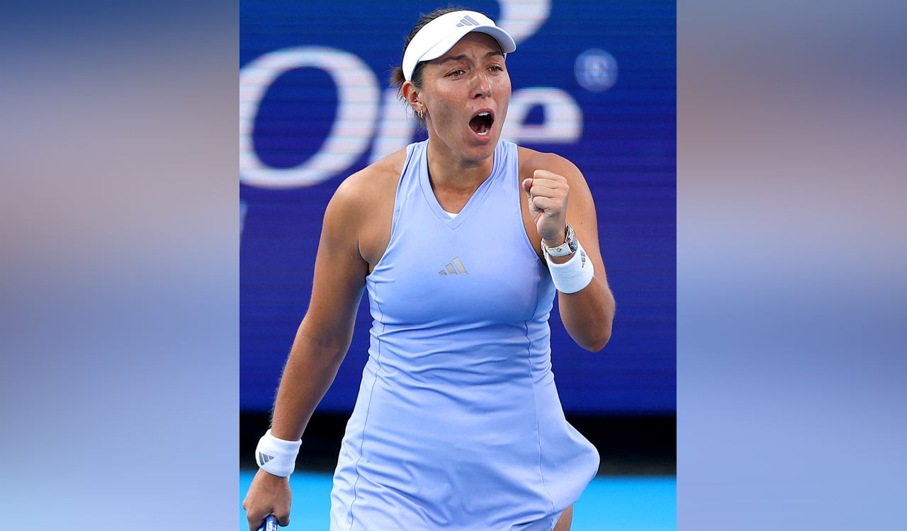 Pegula beats Swiatek to set up all-American Cincinnati Open final