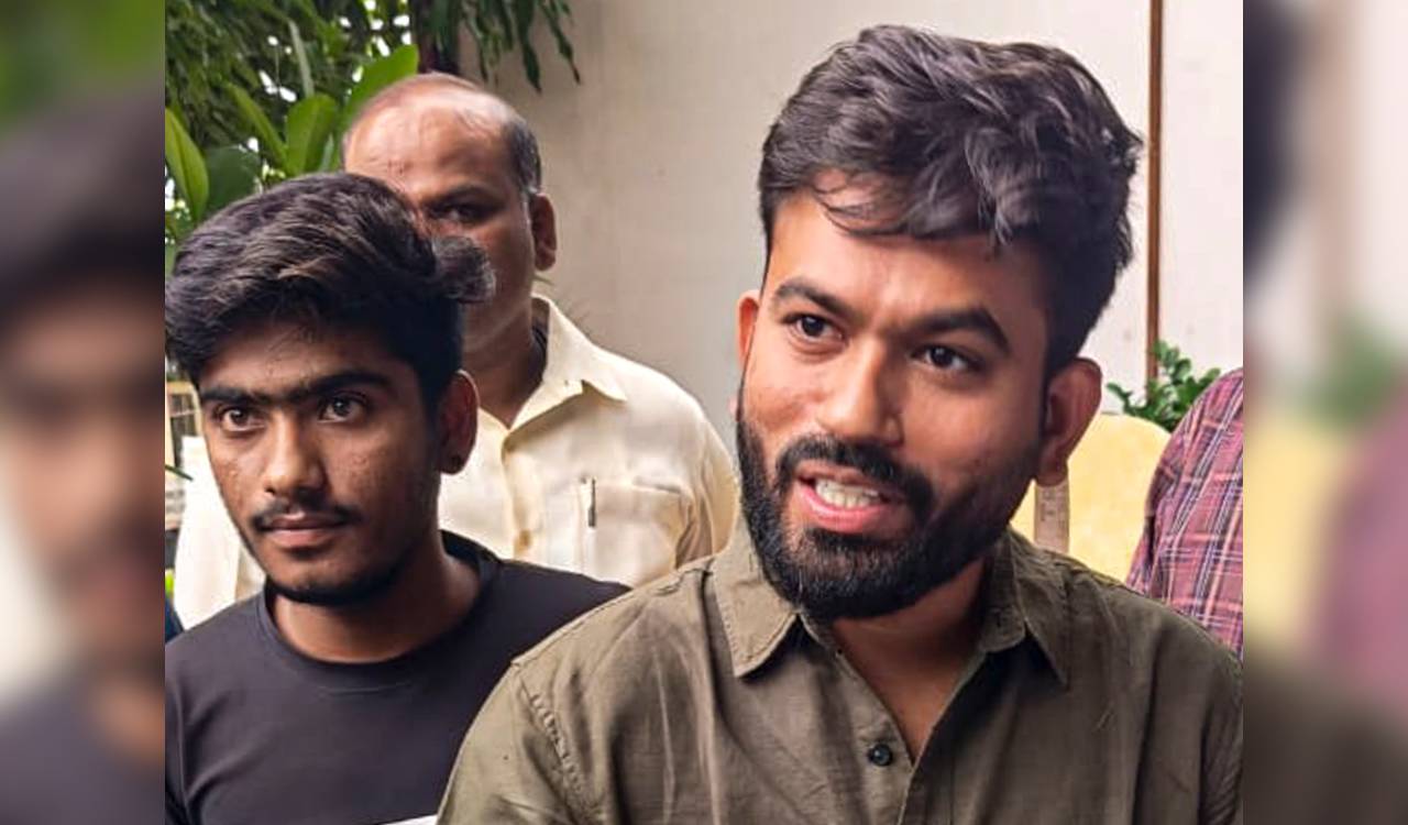 ‘Ministers’ dogs better off than students,’ says CJP leader after visiting govt schools in Latur