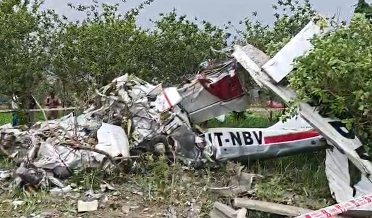 Kanpur: Two pilots killed as training aircraft crashes in field in UP