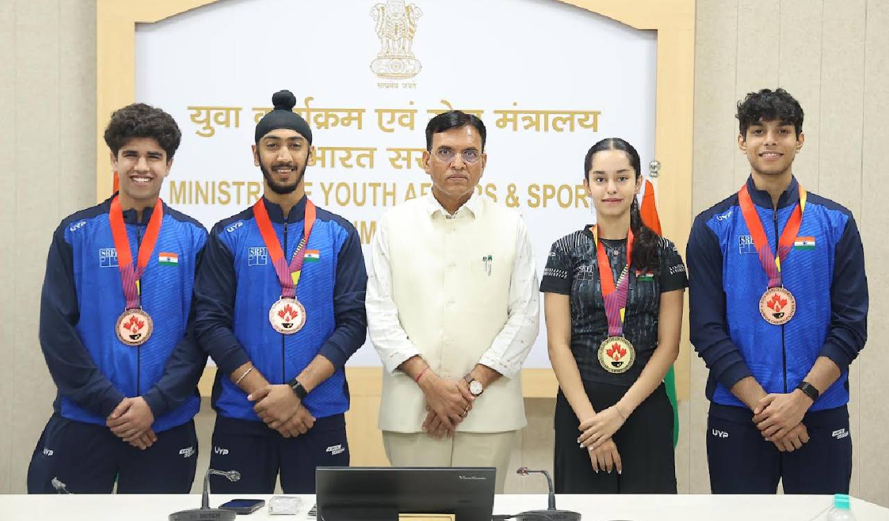 World junior squash champ Anahat Singh felicitated in Delhi