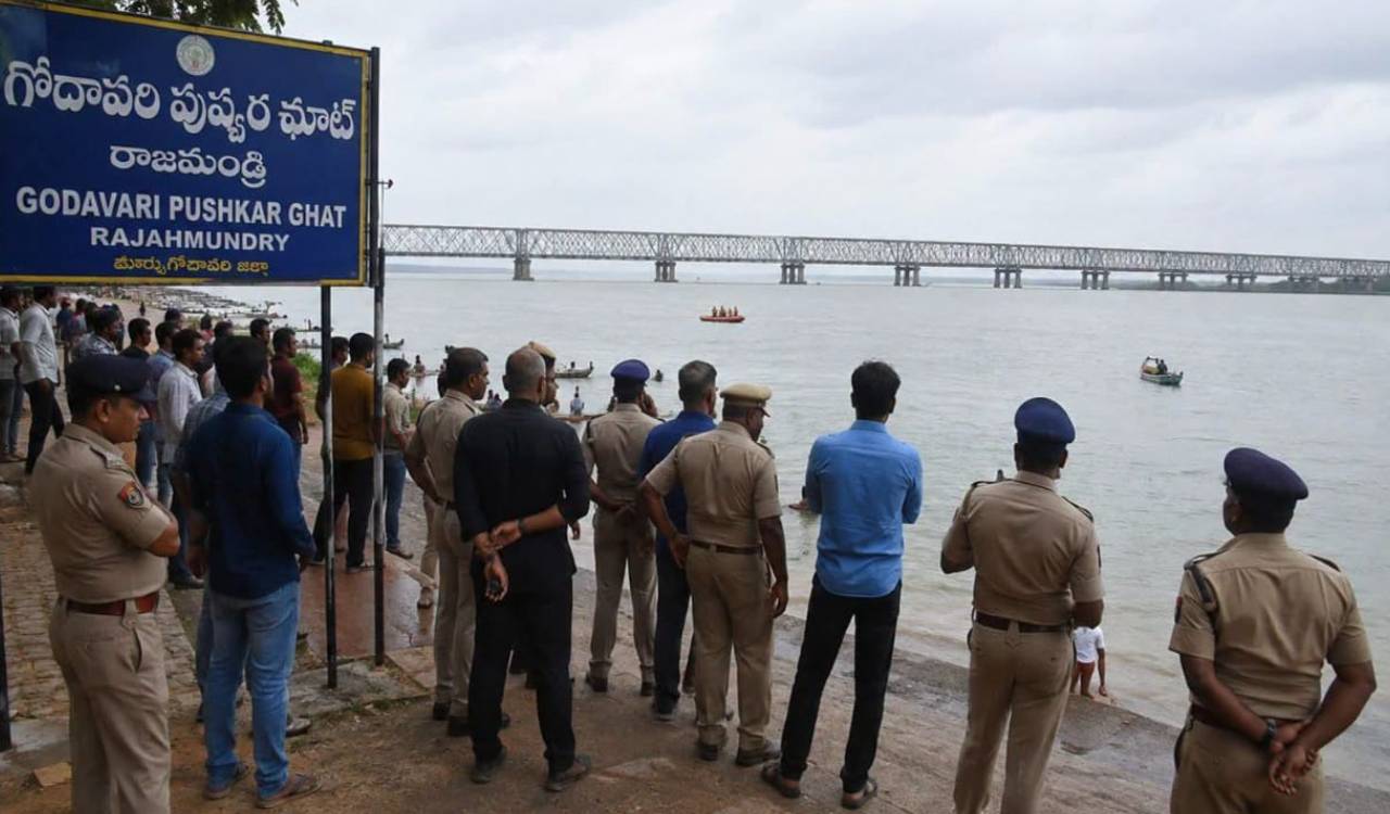 Andhra Pradesh police launch hunt for shooting coach after family suicide