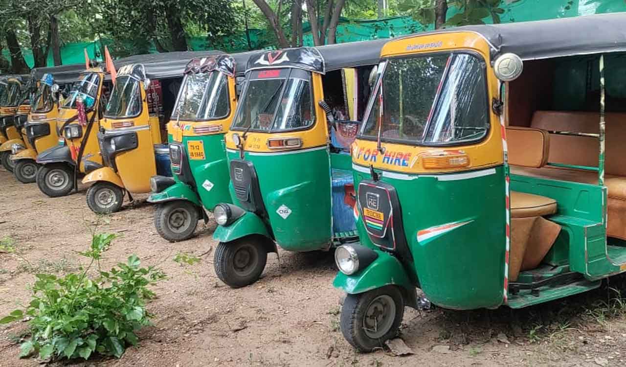 Autorickshaw unions call off strike as Telangana govt agrees to fare hike