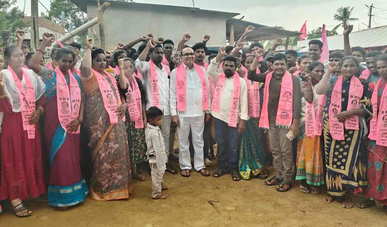 Major setback for Congress in Kothagudem’s Aswaraopet: 50 families join BRS