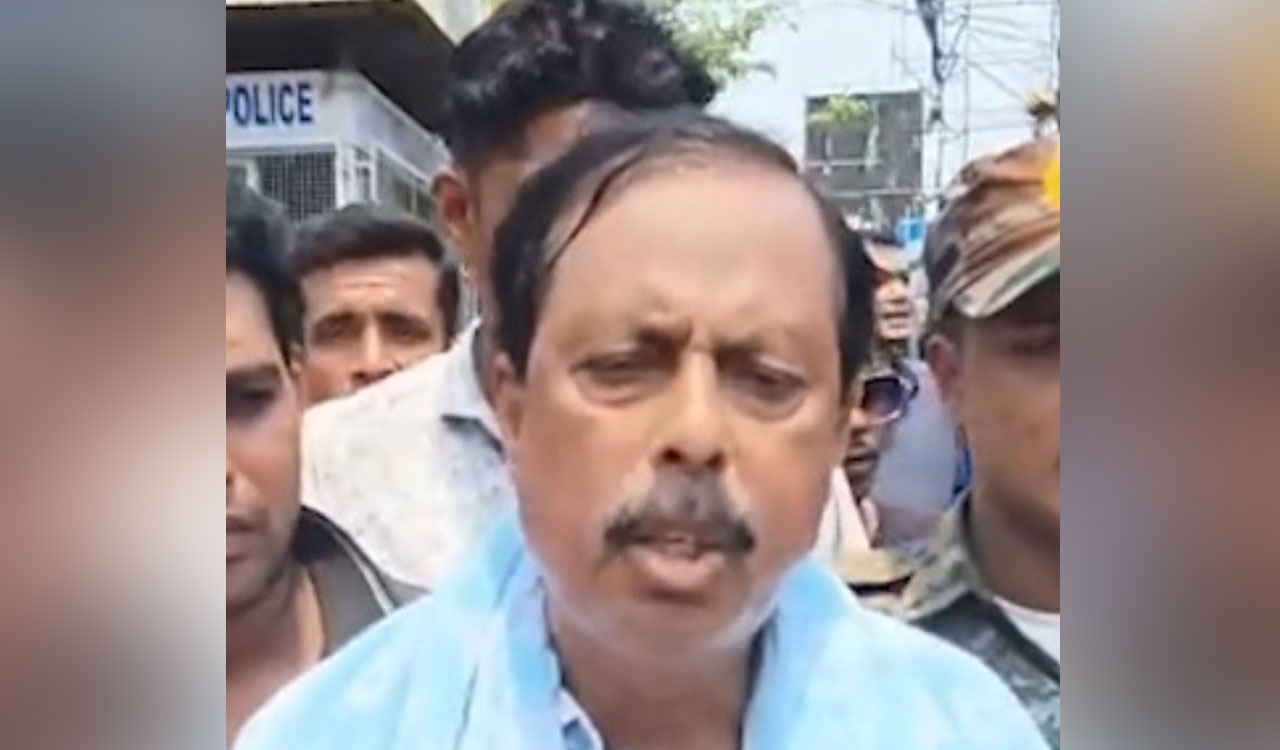 Day after quitting ISF, ex-MLA’s car attacked with crude bombs, bricks in Bengal’s Bhangar